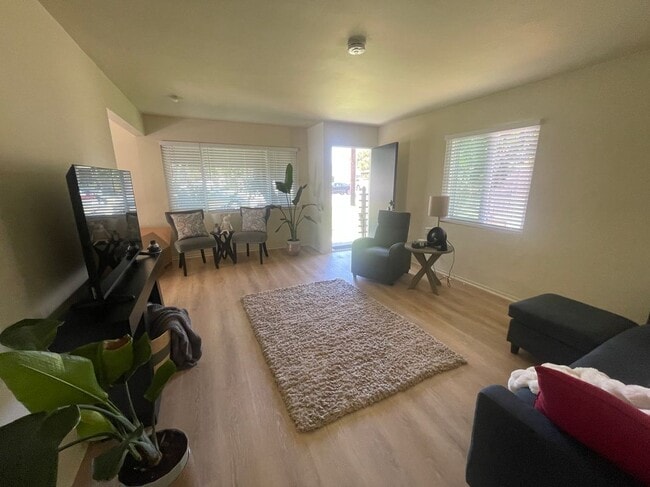 Photo - 178 Albert Pl