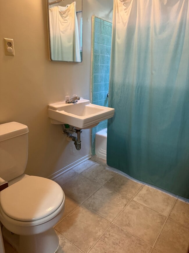 Photo - 1632 Stoner Ave