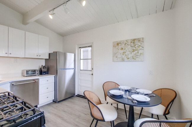 Photo - 4114 Fond du Lac Ave