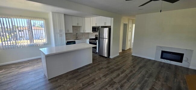 Building Photo - Upstairs 2 bedroom 1 bath apartment in PB, 4 blocks from ocean