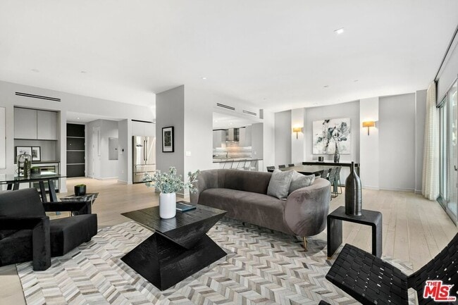 Photo - 2391 Roscomare Rd