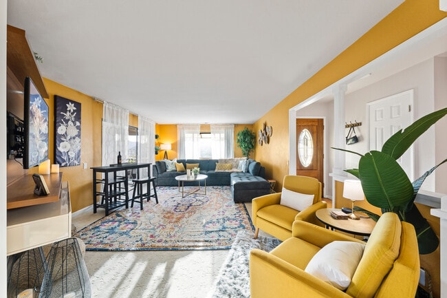 Living Room w/TV - 29930 Mayflower Dr