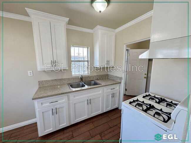 Photo - 648 W 91st St