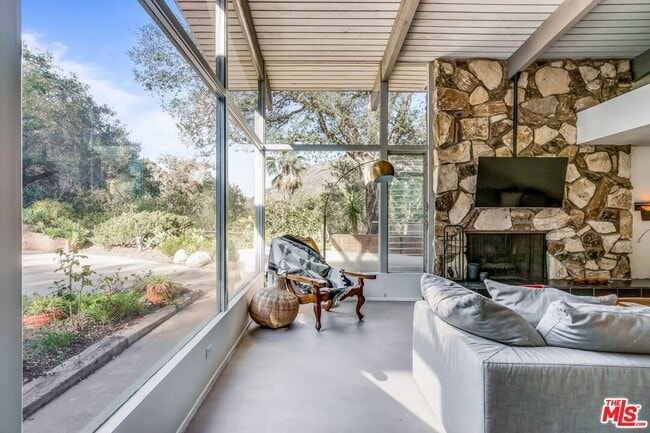 Photo - 2436 Arbutus Dr