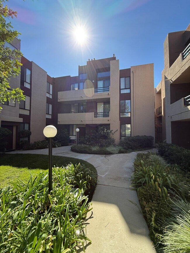 Photo - Spacious 2 Bedroom, 2 Bathroom, Canoga Par...