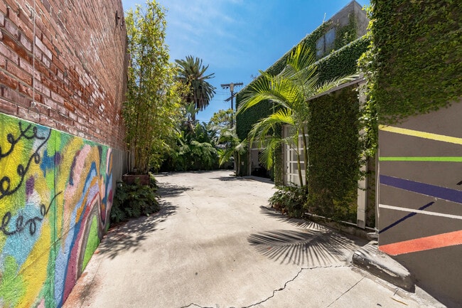 Photo - 4870 W Adams Blvd Unit # 0.5