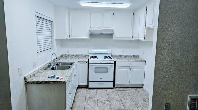 Photo - 43965 Towne St