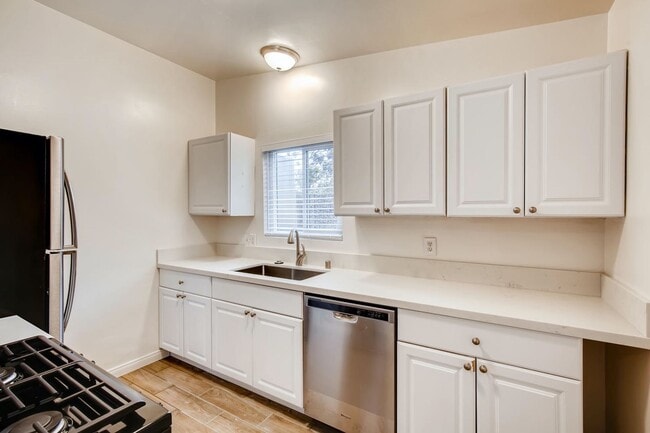 Photo - 2 Bedroom/1 Bath single story unit in duplex for rent in Encinitas!