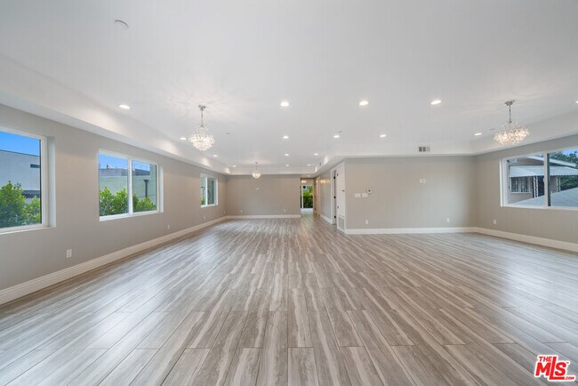 Photo - 1357 Seward St