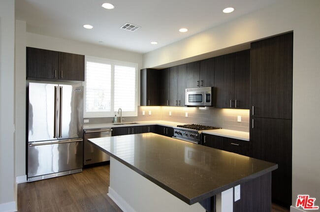 Photo - 2753 Waverly Dr Unit 806