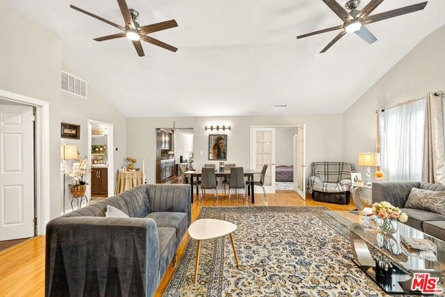Photo - 6236 Lindley Ave