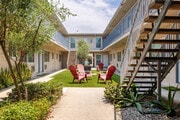 Courtyard - 822 N. Inglewood Ave Apartments