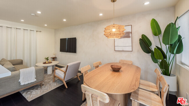 Building Photo - 1540 N Bronson Ave Unit 6 Rental
