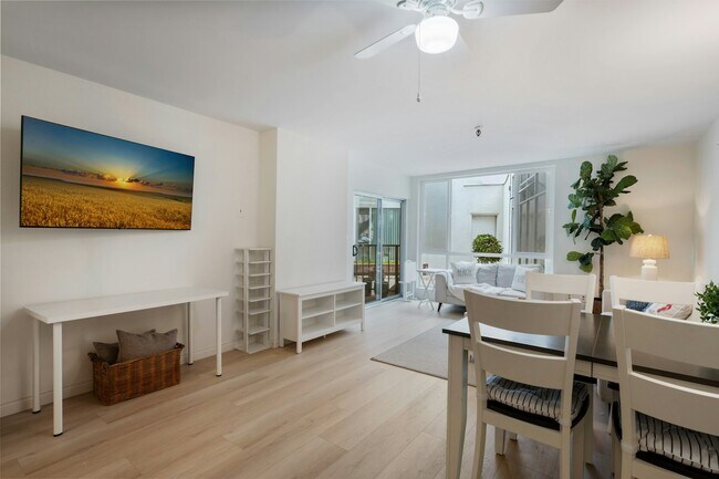 Photo - 565 Esplanade Unit 109