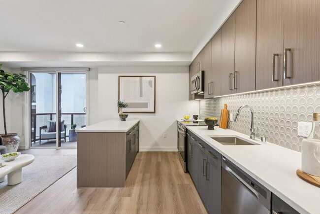 2 BD 1 BA - 776sf - Onix Hollywood