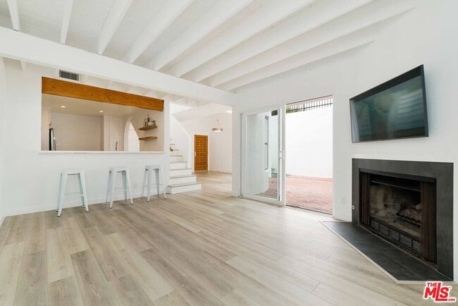 Building Photo - 29221 Heathercliff Rd Unit 4