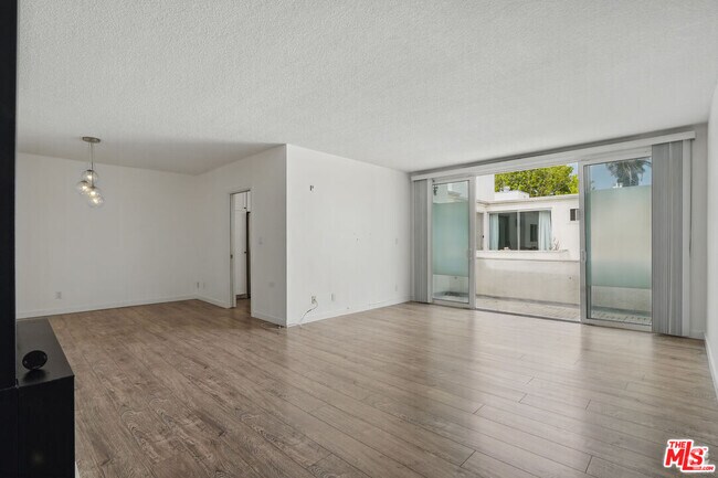 Building Photo - 930 3rd St Unit 303 Rental