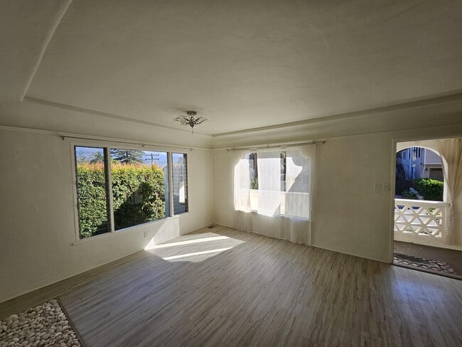 Building Photo - 1212 W Micheltorena St