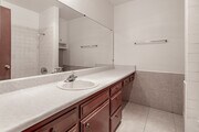 2BR, 2BA - 950SF - Bathroom - Dale Terrace