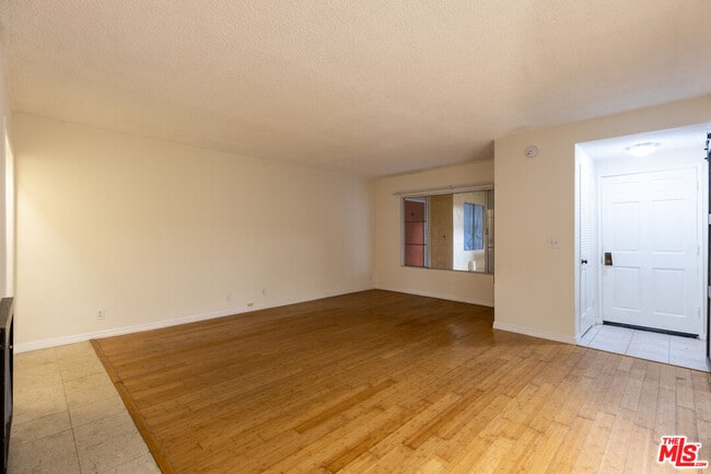 Photo - 1033 6th St Unit 107