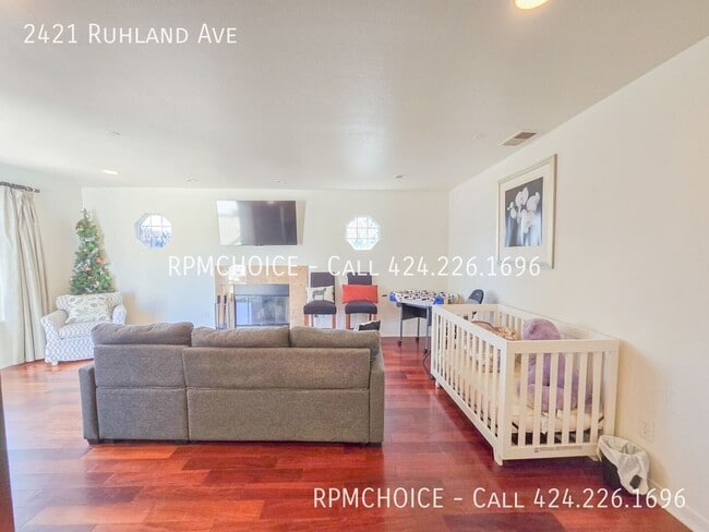 Photo - 2421 Ruhland Ave