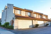 Photo - >>>>> TWO BEDROOM 1.5 BATHS TOWN-HOME STYL...