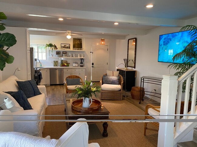 Photo - 226 W De La Guerra St