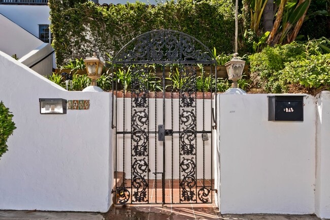 Building Photo - Classic Spanish Elegance Steps from Beverl... Unit 1215