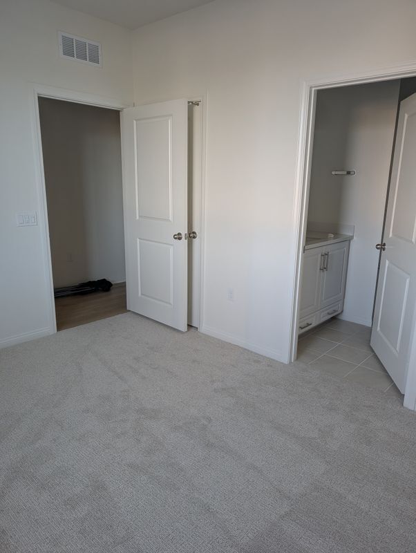 Photo - 2430 E Lincoln Ave