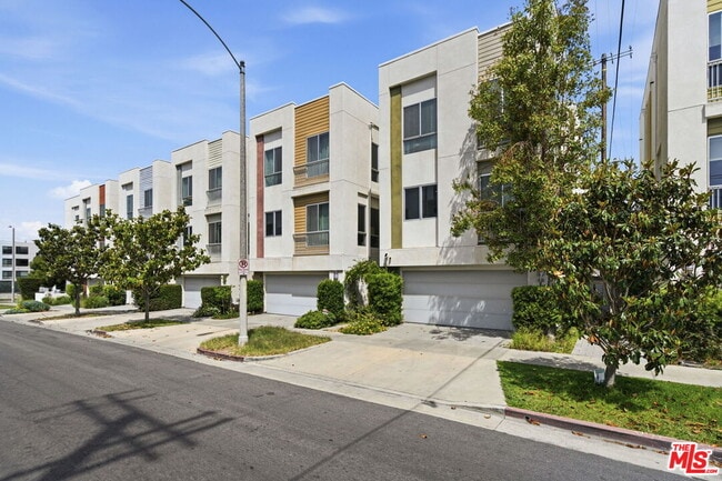 Photo - 5911 Saturn St