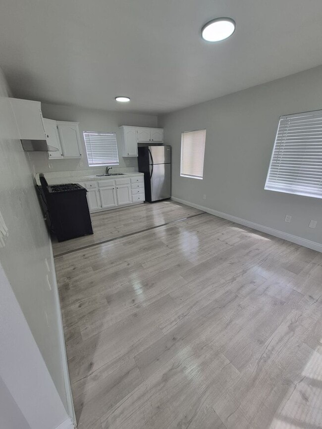 Building Photo - 151 E 62nd St Unit 153 1/2