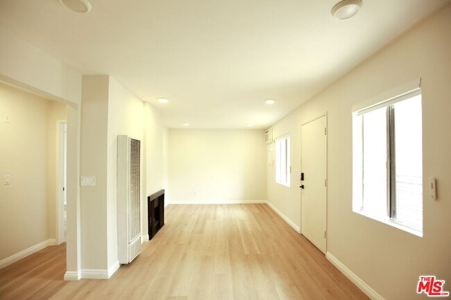 Building Photo - 833 Orange Grove Ave Unit 3