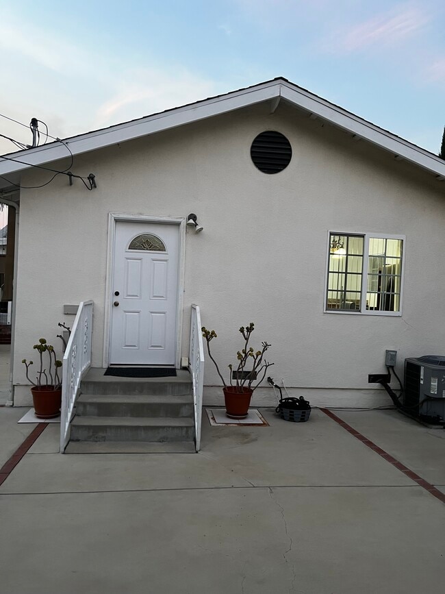 Photo - 18154 Gresham St House