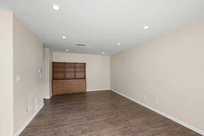Photo - Spacious 4-Bedroom 2.5-Bathroom Townhome 5...