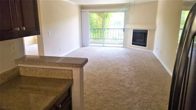 Building Photo - 5510 Owensmouth Ave Unit 213