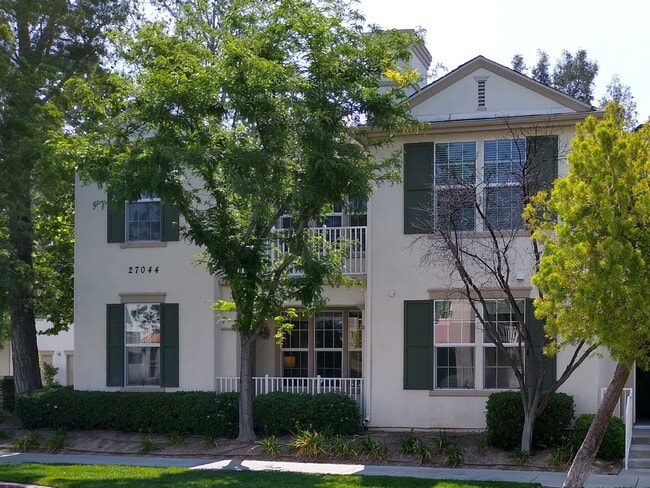 Building Photo - ENJOY RESORT-STYLE LIVING IN THE HEART OF VALENCIA Unit 103