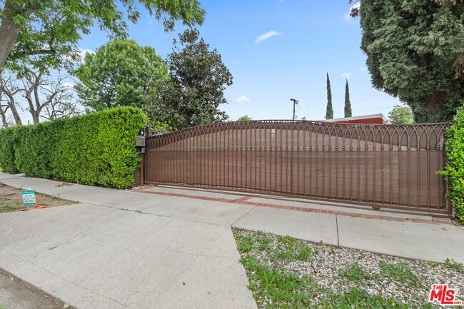 Photo - 6742 Sunny Brae Ave