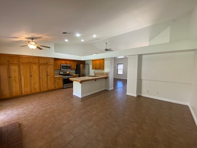 Photo - West Lancaster 4 Bedroom !