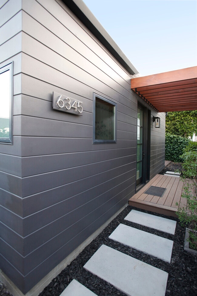 Photo - 6345 Babcock Ave