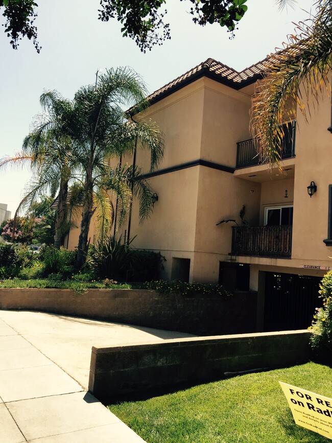 Building Photo - 303 W Verdugo Ave Unit 103