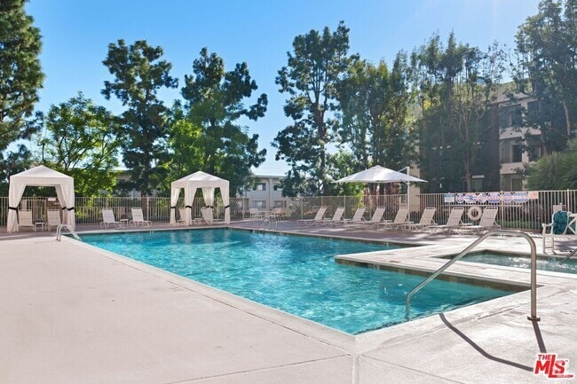 Building Photo - 100 S Doheny Dr Unit 710-710 Rental