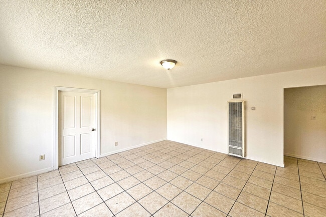 Photo - 1214 E 82nd St