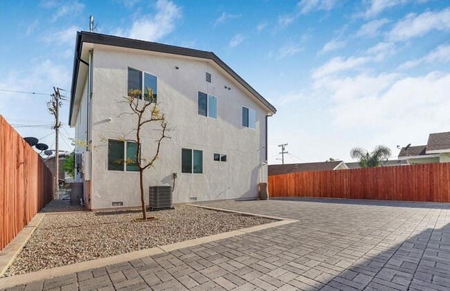 Photo - LANFRANCO(3743) Unit LANFRANCO(3743)