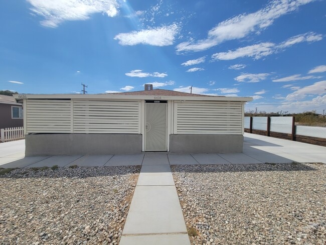 Building Photo - 6614 Tamarisk Ave Unit 1