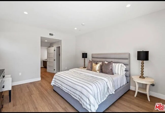 Photo - 1906 Overland Ave