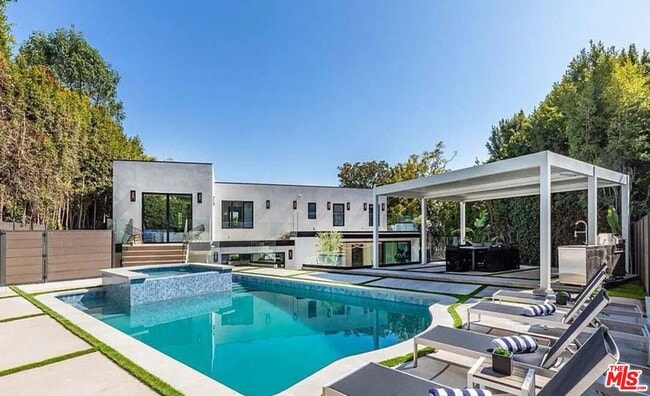 Photo - 1271 Sunset Plaza Dr House