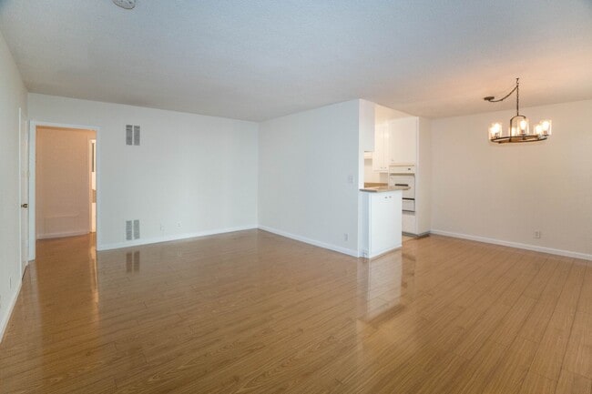 Photo - 8207 De Longpre Ave Apartment Unit 4