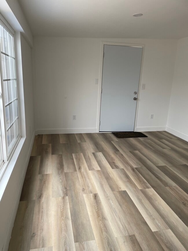 Photo - 1740 Robinlinda Ln