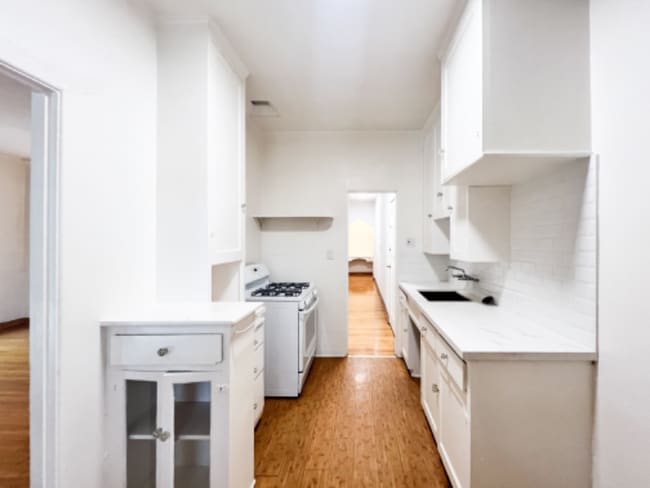 Photo - 366 N Sierra Bonita Ave