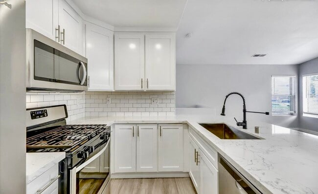 Photo - 400 Sanibelle Cir Townhome